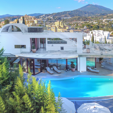 luxury rental villa Nueva Andalucía