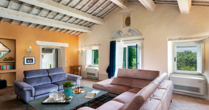 luxury pool villa in Val d'Orcia Tuscany for holiday rent