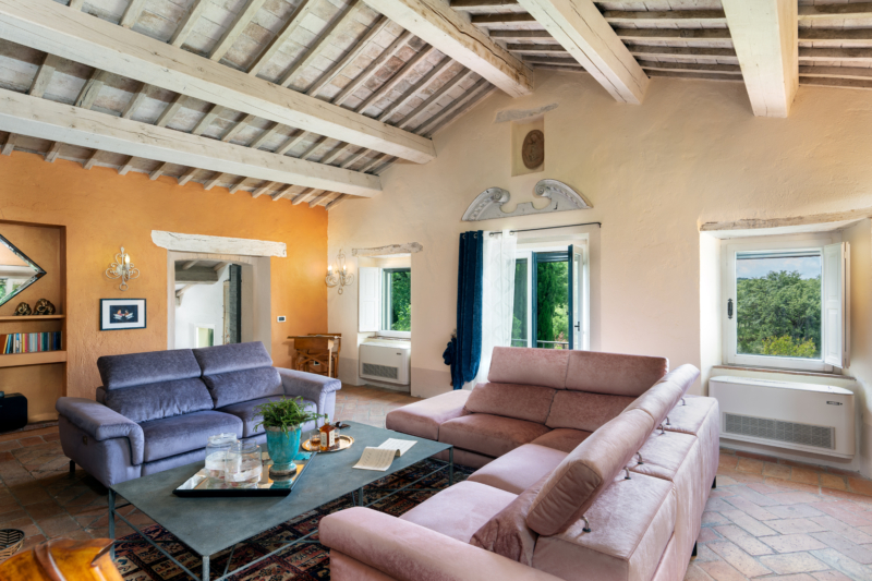 luxury pool villa in Val d'Orcia Tuscany for holiday rent