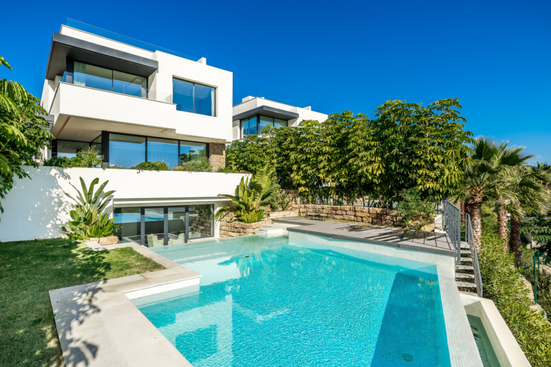 Estepona luxury rental villa